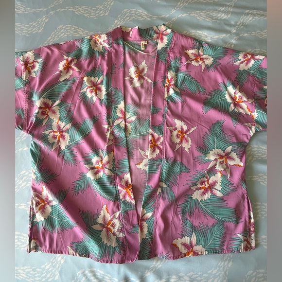 Rip Curl Tops - Rip Curl Pink Tropical Leaf shirt